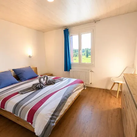 Du Hameau *